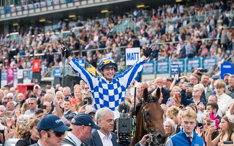 Saffie Osborne and Highwayman win the 2026 Betfred St Leger Stakes