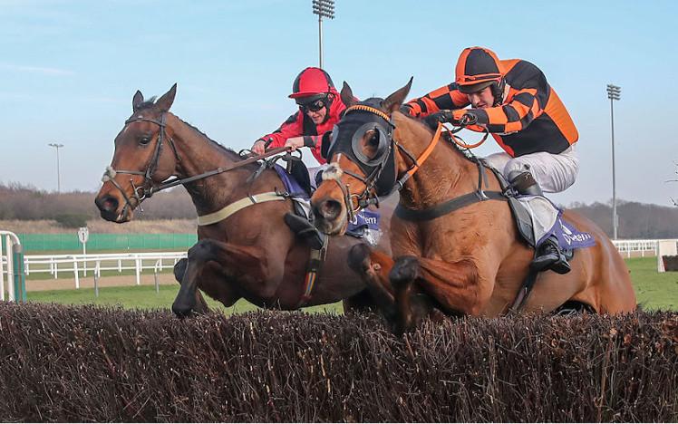 Crosspark and Jamie Moore win the 2019 Eider Chase at Newcastle Racecourse