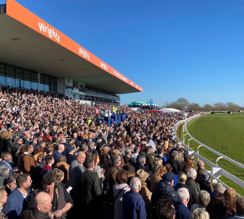 Large crowd at Midlands Grand National at Uttoxeter
