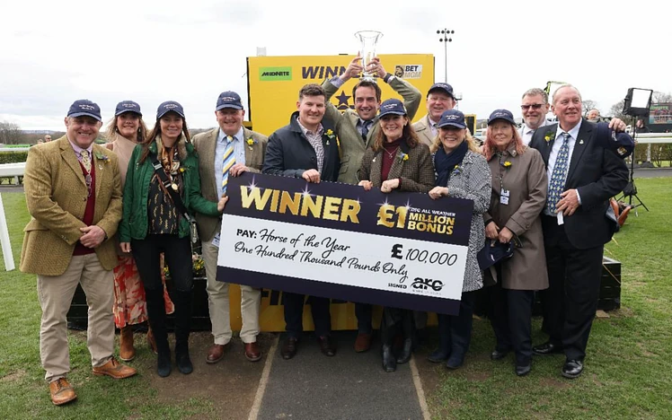 Yorkshire Glory's Owners Collect £100,000 HOTY Cheque