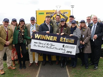 Yorkshire Glory's Owners Collect £100,000 HOTY Cheque