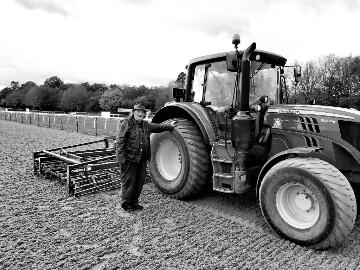 The Neil Wyatt Lifetime Achievement Award was presented to Lingfield Park Racecourse’s George Ash by the RCA